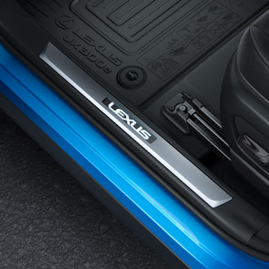 uxe-Illuminated-scuff-plates