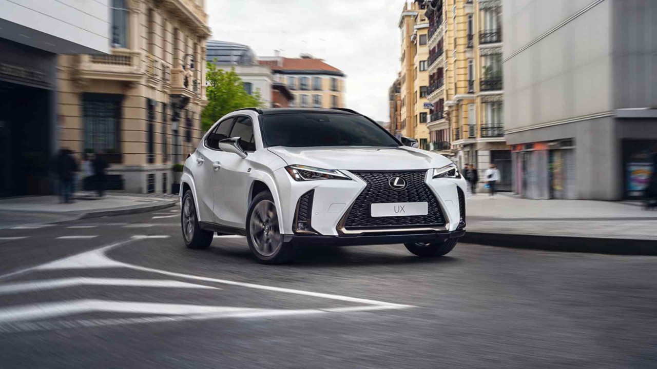 Tο Lexus UX στην πόλη