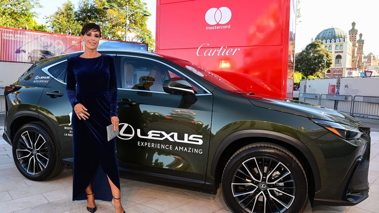 Η LEXUS ΣΥΝΑΝΤΑ ΤΟΥΣ ΑΣΤΕΡΕΣ ΣΤΗΝ ΕΝΑΡΞΗ ΤΟΥ ΔΙΕΘΝΟΥΣ ΦΕΣΤΙΒΑΛ ΚΙΝΗΜΑΤΟΓΡΑΦΟΥ ΤΗΣ ΒΕΝΕΤΙΑΣ