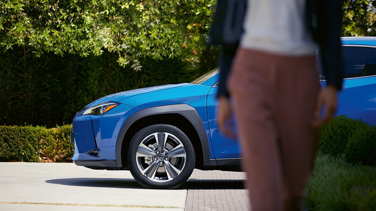 A parked Lexus UX 300e