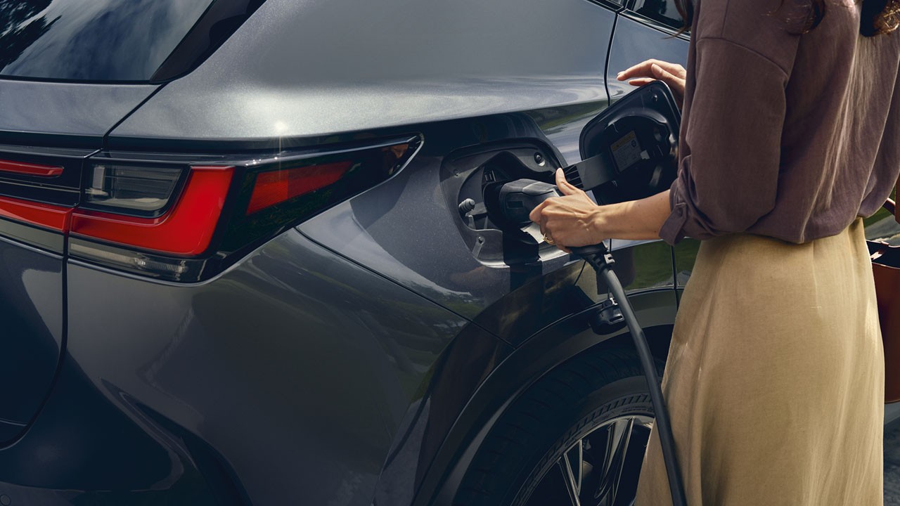 Έυκολη φόρτιση του Lexus NX 