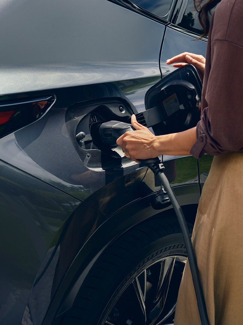 Εύκολη φόρτιση ενός Lexus Plug-in Hybrid